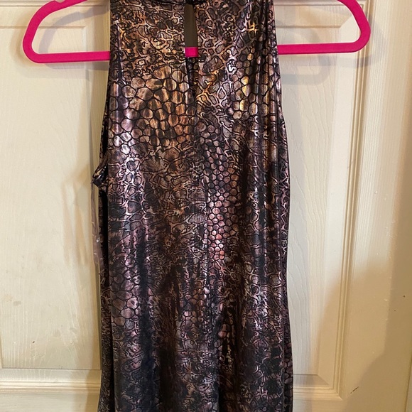 Top - Picture 2 of 3